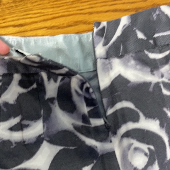 Banana Republic floral skirt - Picture 3 of 4